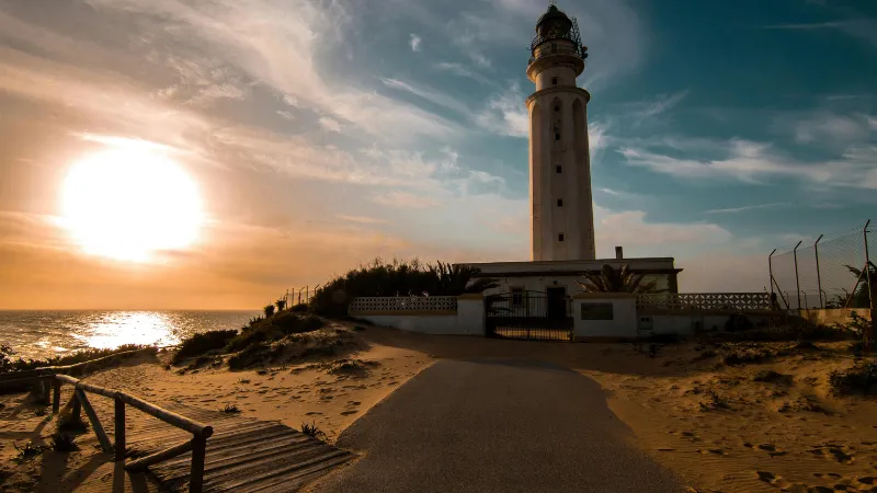 5 Playas Baratas y Bonitas en España 2025