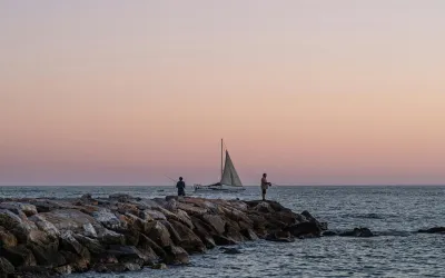 5 Playas Baratas y Bonitas en España 2025