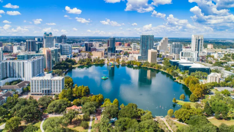 Orlando más allá de Disney – skyline y atracciones alternativas de la ciudad de Florida
